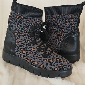 bernie mev. Black and Orange Lace-Up Boots
